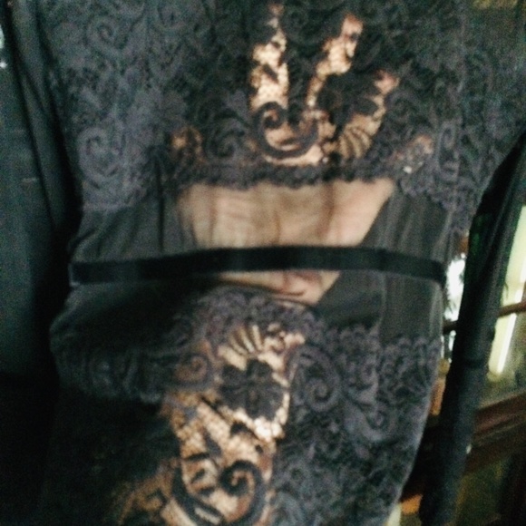 Ladies/girls - A Gorgeous Le Chateau Black lace, mesh and satin blouse - S - Picture 2 of 8